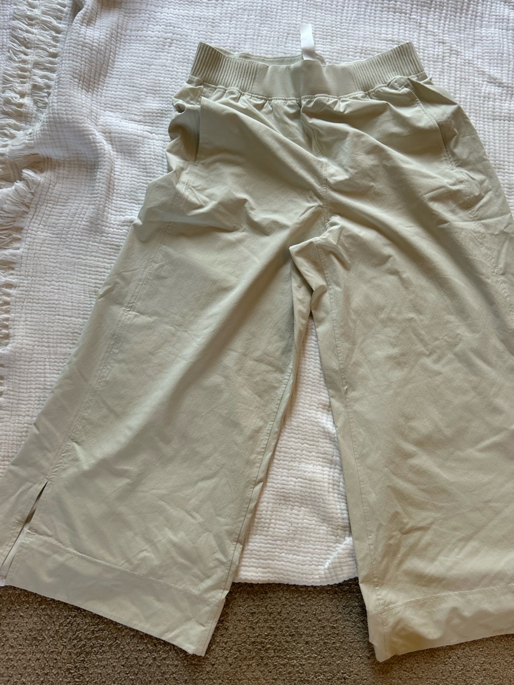 lululemon athletica Cropped Wide-Leg Pants in cream